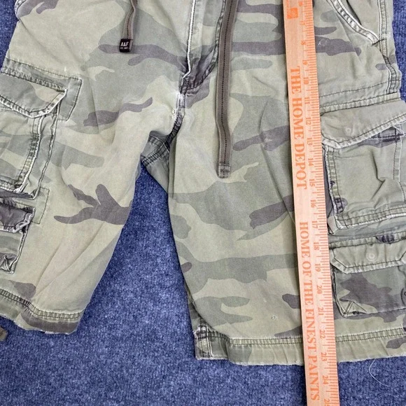 VTG Abercrombie & Fitch Mens Camo Cargo Shorts  Size 32 Cotton Distressed - Picture 9 of 10